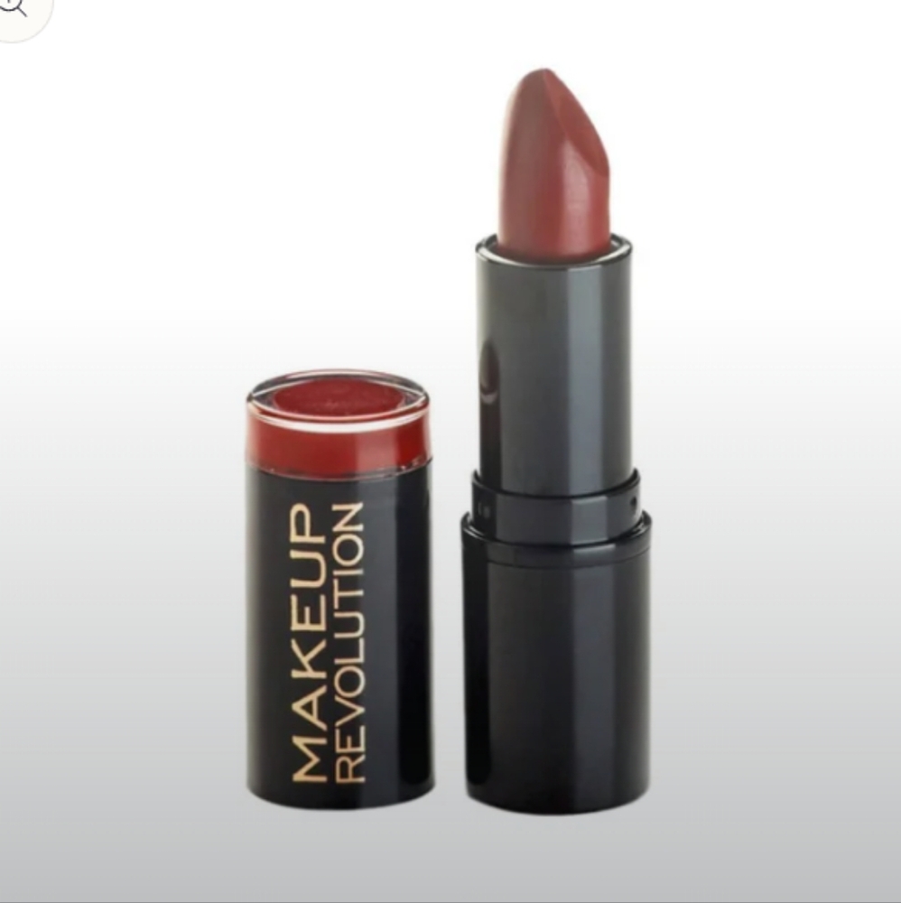 Revolution Lipstick - 💄 " Reckless "
